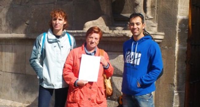 Representantes de los sindicatos a las puertas de la Audiencia de Zaragoza
