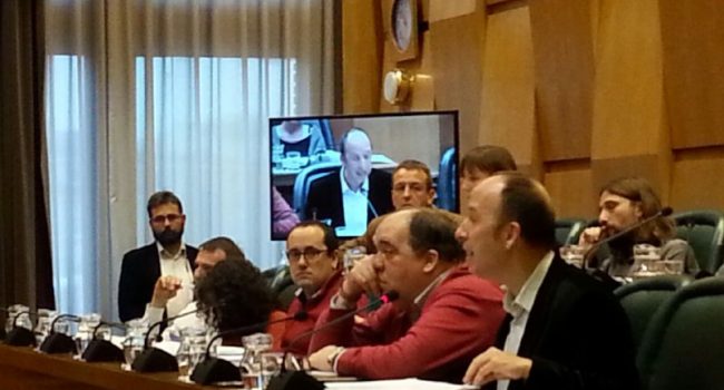 Carmelo Asensio, de CHA Zaragoza, defendiendo la moción