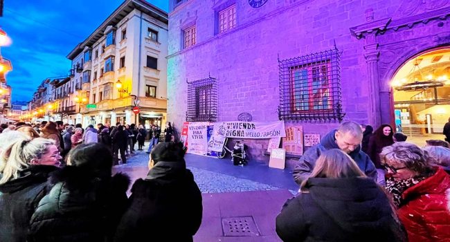 Un instante de la concentración vivida este martes en Chaca | Foto: Vivienda Digna Viello Aragón
