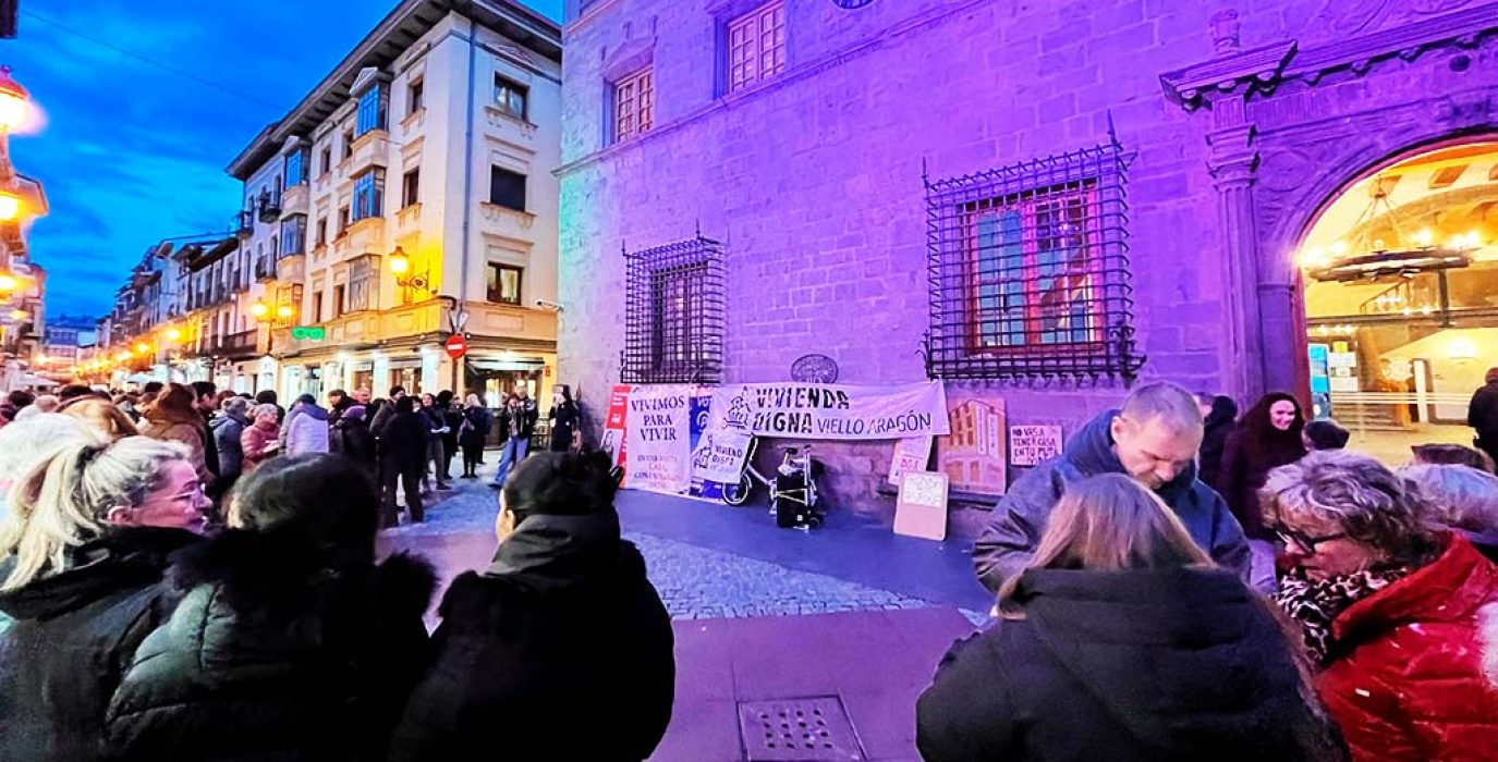 Un instante de la concentración vivida este martes en Chaca | Foto: Vivienda Digna Viello Aragón