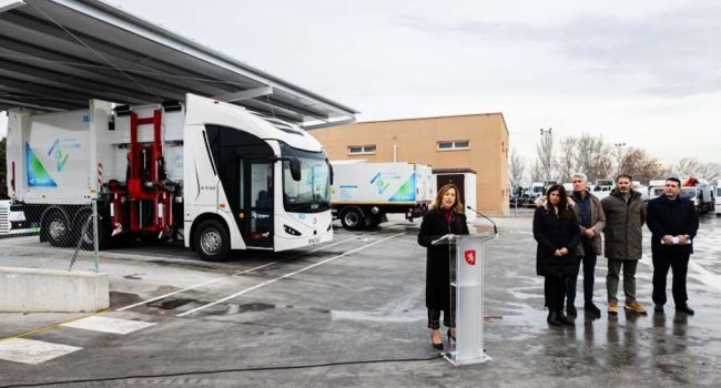 Natalia Chueca, alcaldesa de Zaragoza, en una visita a las instalaciones de FCC Medio Ambiente. | Foto: AZ