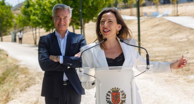 Natalia Chueca, en primer plano, y Víctor Serrano en una imagen de archivo. | Foto: AZ