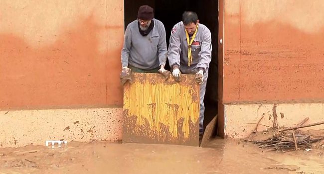Voluntarios colaboran en la localidad de Cimballa tras la DANA. | Foto: Aragón TV