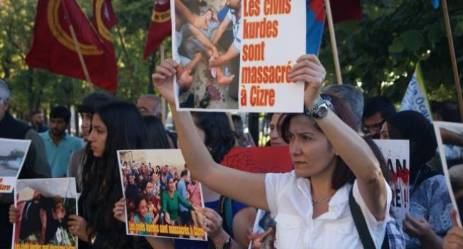 Manifestación de apoyo a Cizre en París. Foto: Elisenda Panadés
