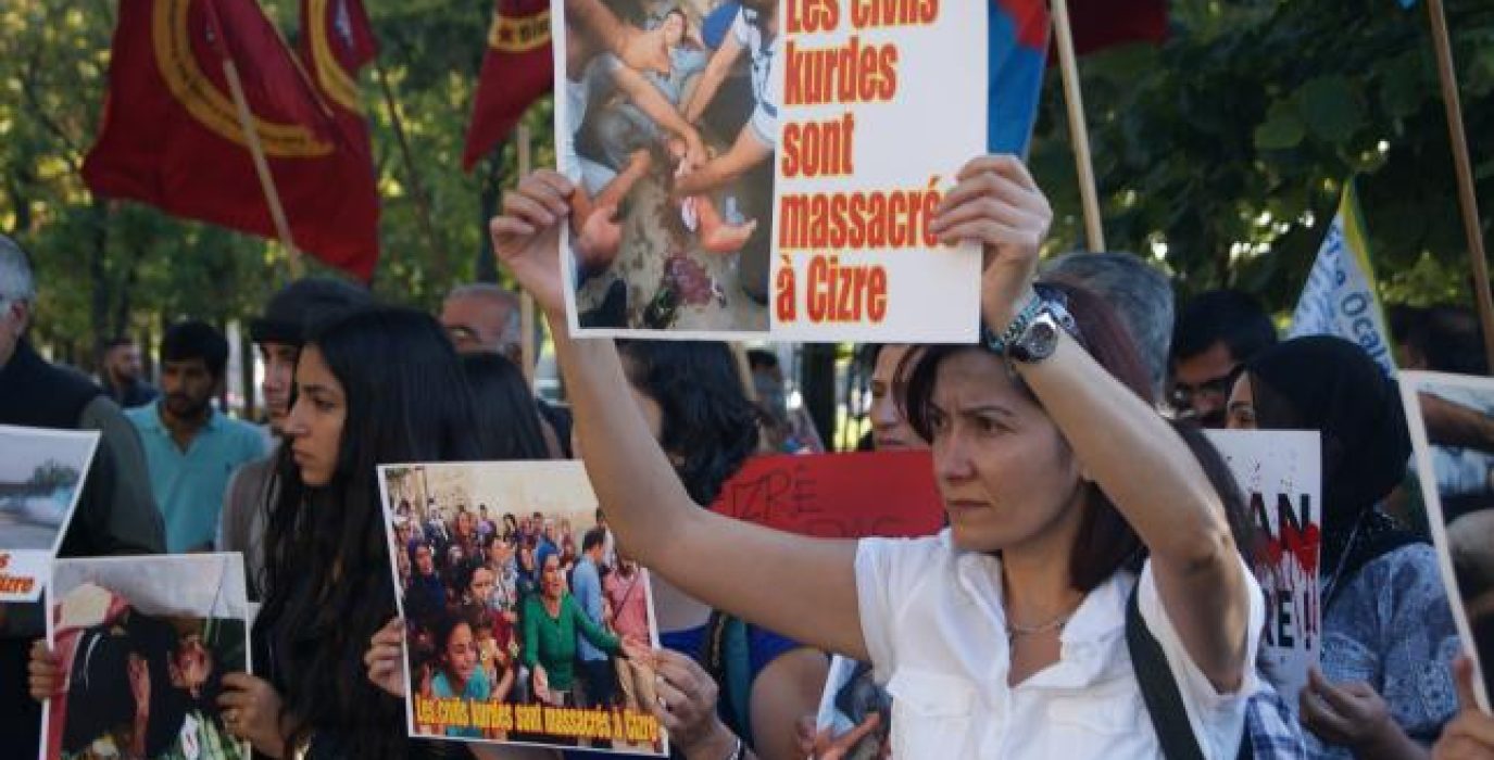 Manifestación de apoyo a Cizre en París. Foto: Elisenda Panadés