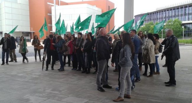 Concentración en la Ciudad de la Justicia de Zaragoza en apoyo a un sindicalista de OSTA