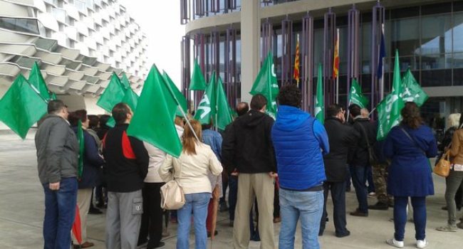Concentración en la Ciudad de la Justicia de Zaragoza en apoyo al sindicalista de OSTA.