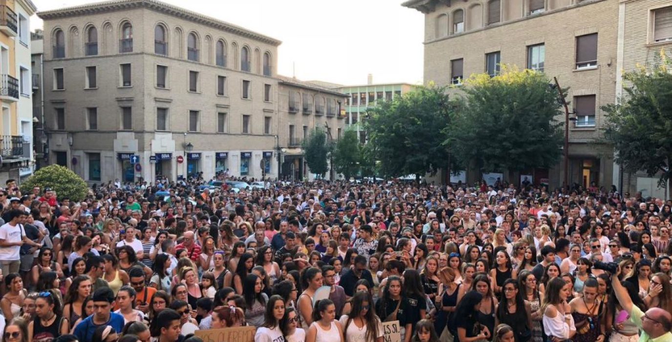 Concentración feminista en Monzón. Foto: @8MAragon