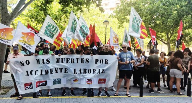 Imagen de archivo de una concentración frente a Inspección de Trabajo en junio. | Foto: CUT