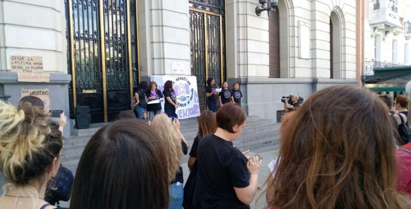 Colectivo de Trabajadrxs de Hogar y de Cuidados de Zaragoza y el 8M Aragón #HuelgaFeminista.  Foto: Rocío Durán