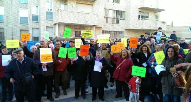 Una de las muchas concentraciones de la pasada legislatura en defensa de la salud mental en barrios. Foto: Kike Díaz Gómez