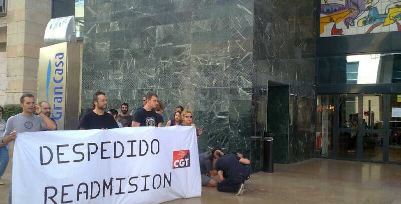 Concentración el pasado 27 de junio en la puerta de Grancasa.