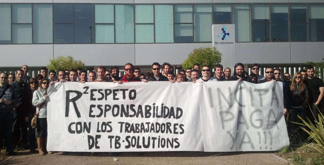 Concentración en la puerta de TB-Solutions en Zaragoza