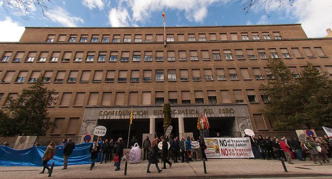 Una cadena humana rodeó la CHE. Foto: Diego Díaz (AraInfo)