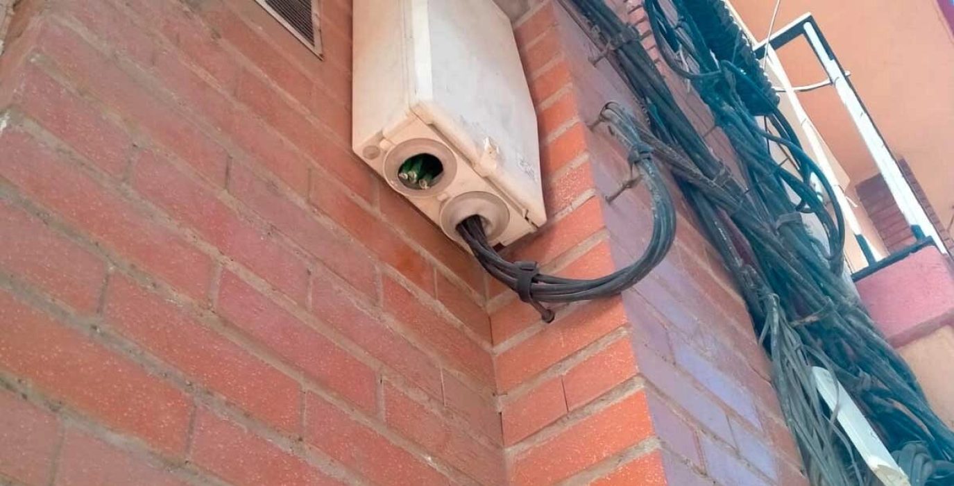 Corte de la acometida en el edificio donde residen Esperanza y su familia. Imagen: Coordinadora de Vivienda de Aragón.