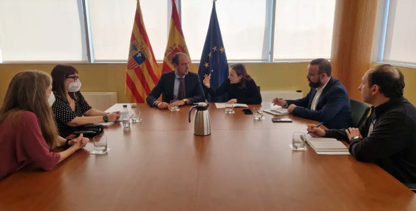 Un instante de la reunión entre Long Covid Aragón y Bancalero. | Foto: DGA