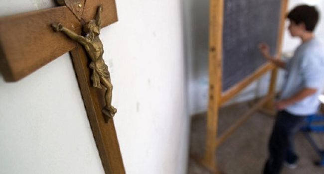 cruz en aula