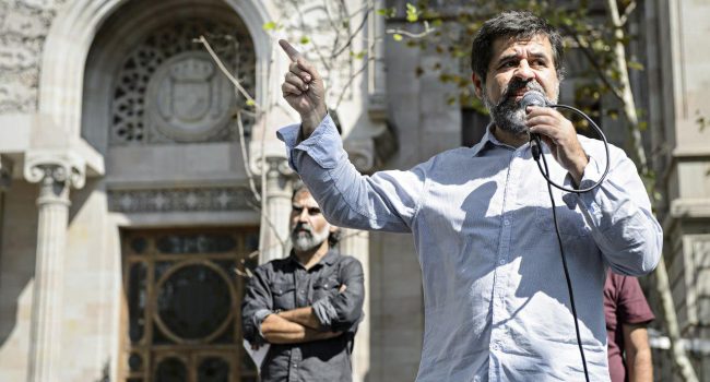 Sànchez, al frente, en la concentración delante del TSJC el pasado 20 de septiembre. Foto: Roser Vilallonga (CC BY-NC 2.0)