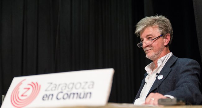 El candidato de Zaragoza en Común, Pedro Santisteve durante el debate. Foto: Pablo Ibañez (AraInfo)