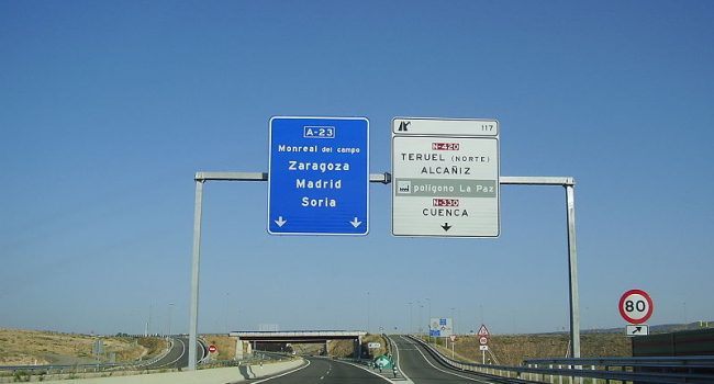 La mayoría de los historiadores sitúa la fundación de España como nación-Estado en las Cortes de Cádiz y en su Constitución de 1812.