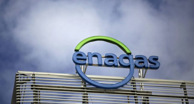 Enagás promueve el gasoducto franco-español MidCat, con la ayuda del comisario Arias Cañete.
