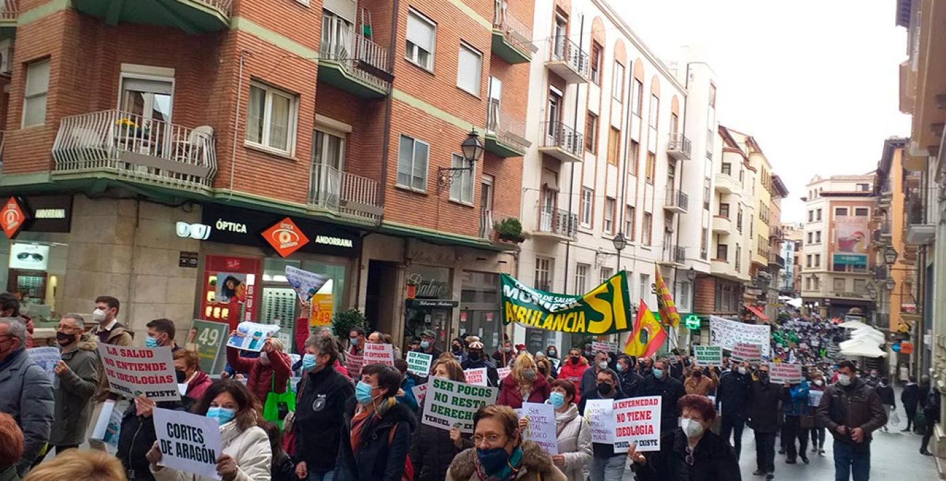 Manifestación para salvar la Atención Primaria por las calles de Teruel | Foto: Espacio Municipalista