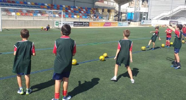 exhibición ilegal de publicidad de una casa de apuestas a menores de edad en el campo de fútbol municipal de Tarazona 1