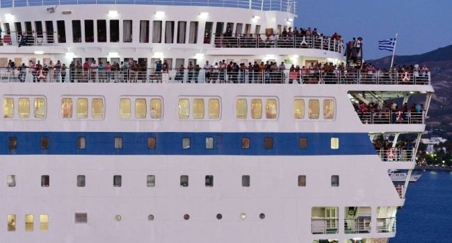 El Venizelos, a punto de partir desde Lesbos hacia el puerto de Kavala.