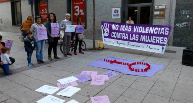 Concentración en Uesca contra la violencia machista. Foto: Colectivo de Mujeres Feministas de Huesca