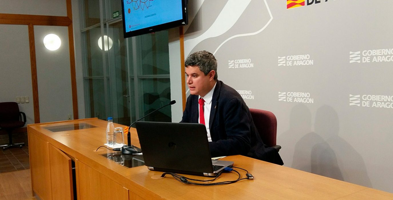 Director general de Relaciones Institucionales y Desarrollo Estatutario del Departamento de Presidencia, Julio Embid. Foto: Gobierno de Aragón.