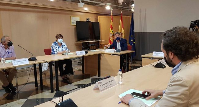 José Luis Soro se ha reunido con los alcaldes y alcaldesas de diferentes localidades para tratar la situación del futuro del ferrocarril en Aragón.