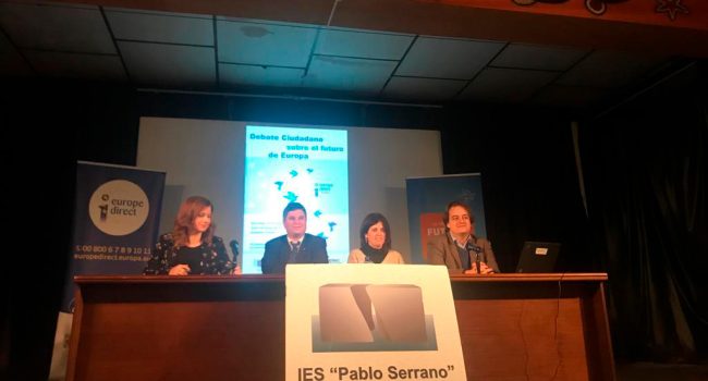 Eva Defior, Julio Embid, María José Lázaro y Luis Bouza, durante la charla. Foto: Gobierno de Aragón.
