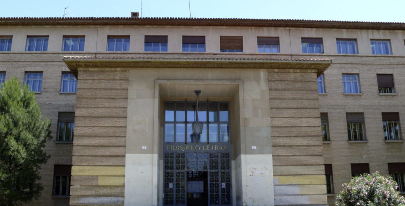 Fachada de la facultad de Filosofía y Letras de la Universidad de Zaragoza