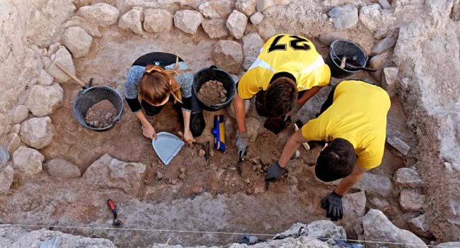 Un momento de la actividad arqueológica. | Foto: @arqueologia_mallen