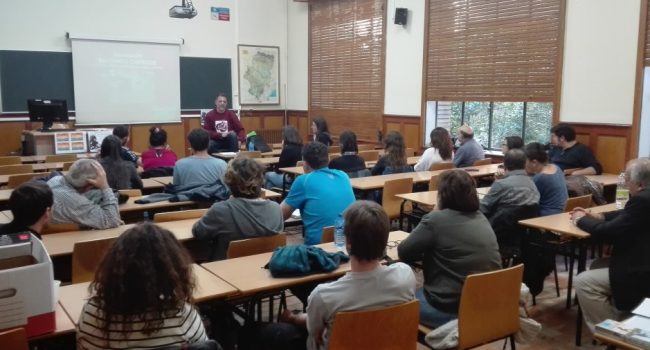 Imagen de una de las charlas organizadas por CNT.