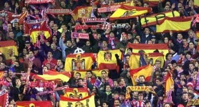 Ultras del Frente Atlético con simbología fascista.