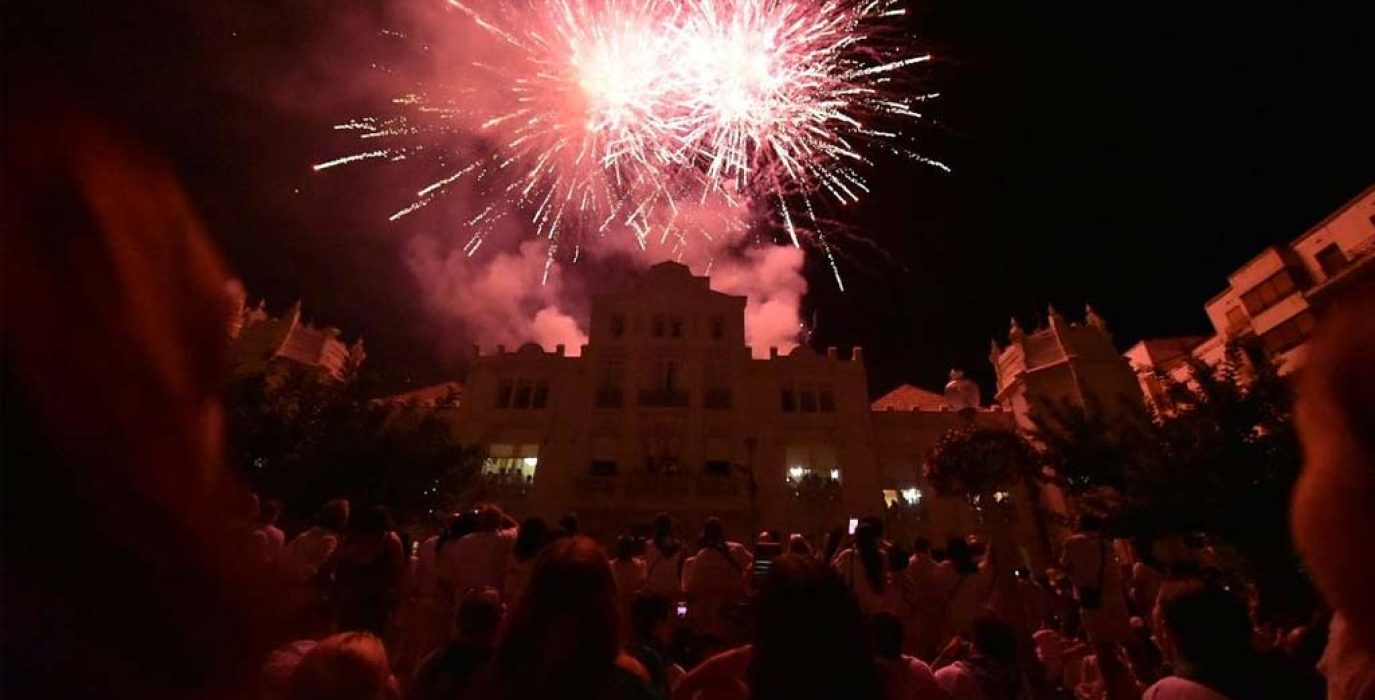 Imagen del lanzamiento de fuegos artificiales desde el Casino de Uesca este 15 de agosto. | Foto: Ayuntamiento de Uesca