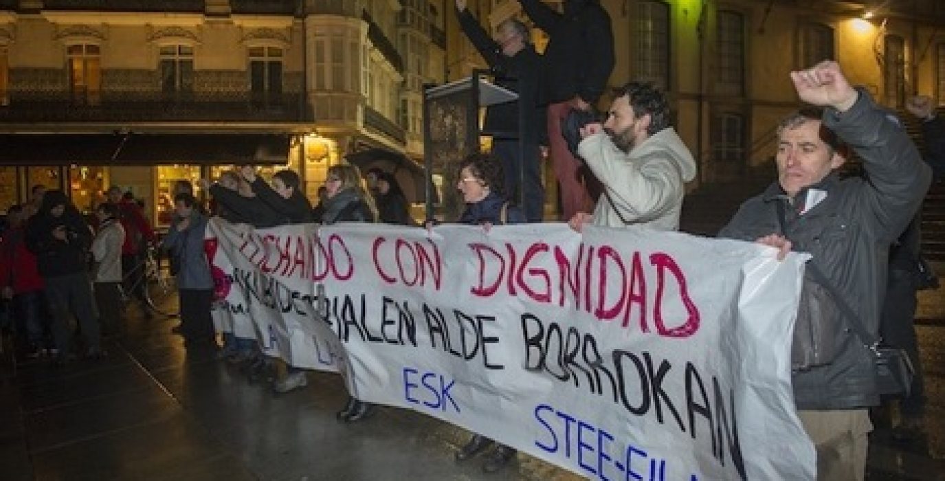 Pancarta de la manifestación celebrada en Gasteiz en recuerdo a las víctimas del 3 de marzo. Foto: Juanan Ruiz (Argazki Press)