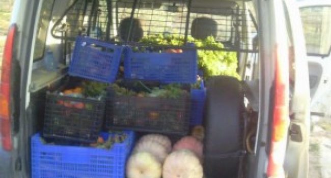 Primera furgoneta con las cajas de verduras segorbinas. Foto: GPCT