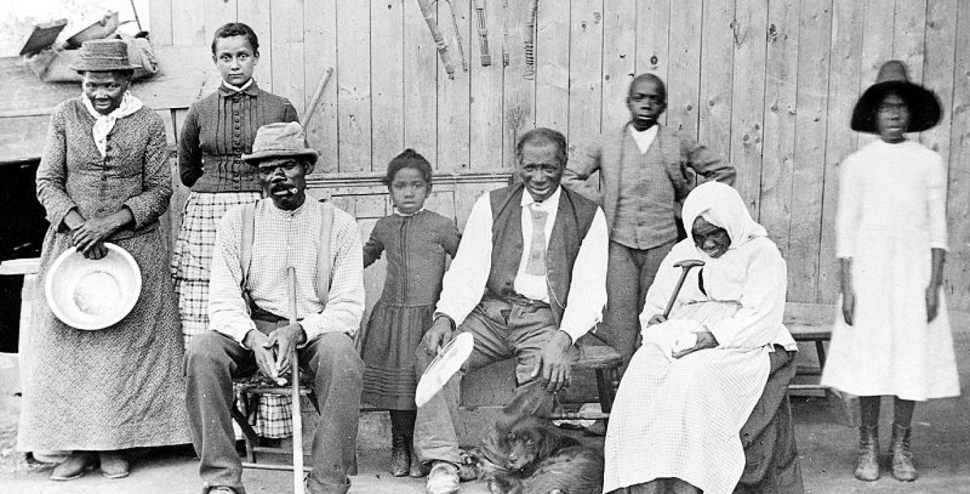 Tubman, a la izquierda, con su familia liberada.