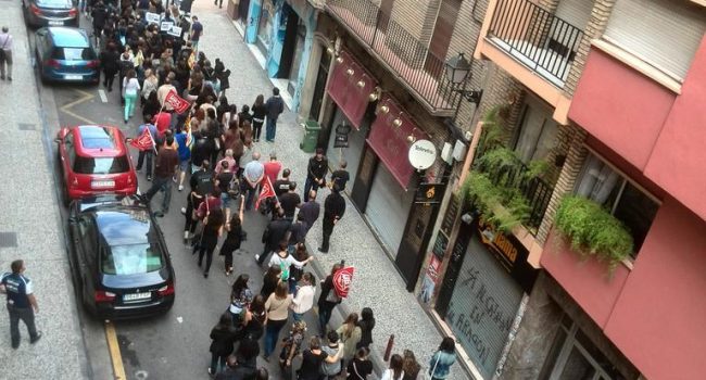 Imagen de una manifestación de la plantilla de Iberalbion en Zaragoza. Foto: @barrioszgz