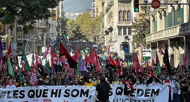 Manifestación con pancarta contra el icetazo para ilustrar una noticia de CGT