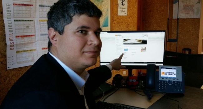 Julio Embid muestra la ventana sobre Memoria puesta en marcha este viernes dentro de la web del Gobierno de Aragón.