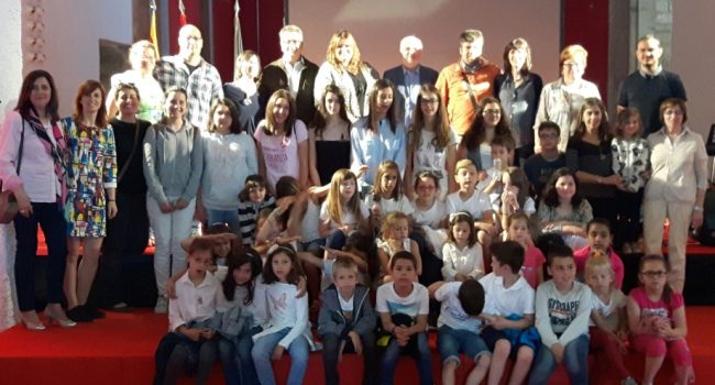 Foto de familia de los participantes en el homenaje a Josep Galán.