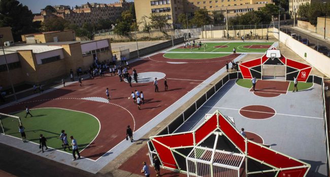 Patio del Colegio Montearagón.