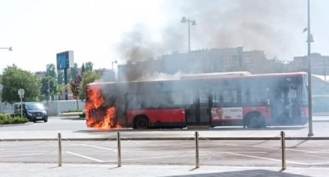 Nuevo incendio de un bus urbano en Zaragoza: “una costumbre en el servicio público privatizado”