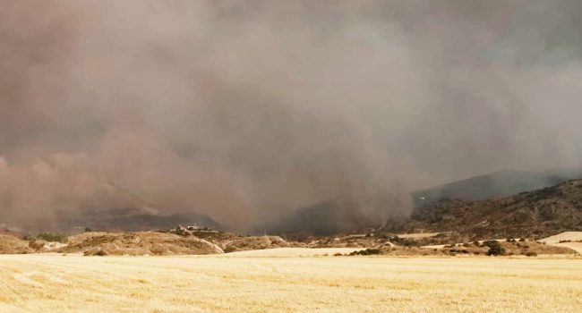 El incendio visto entre Bailo y Alastuey. | Foto: AraInfo