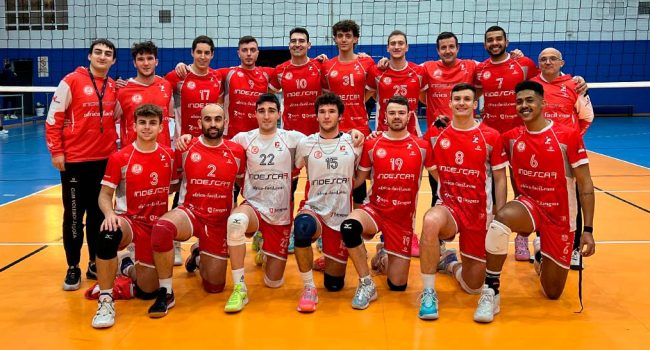 Una foto de equipo tras la victoria en Castellón. | Foto: CVZ