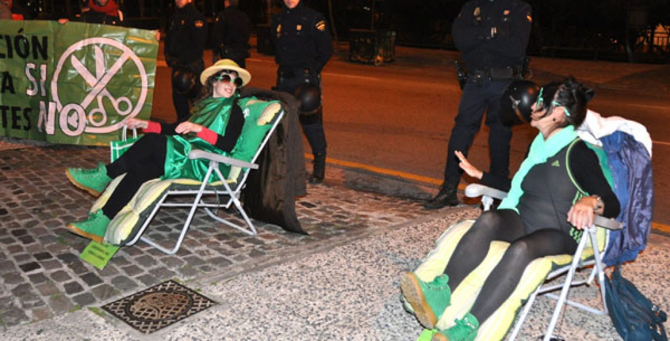 Imagen de una protesta de interinos en Zaragoza. Foto: El Ventano (Archivo)