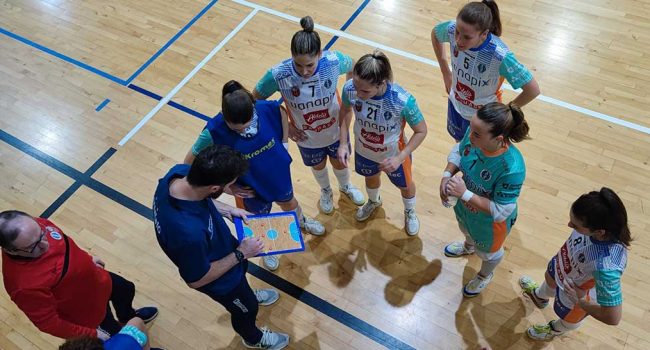 Las jugadoras del Wanapix Aldelis InterSala10 en un tiempo muerto. | Foto: Intersala10